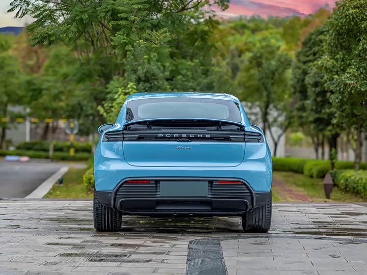 Фото 5 - Porsche Macan EV
