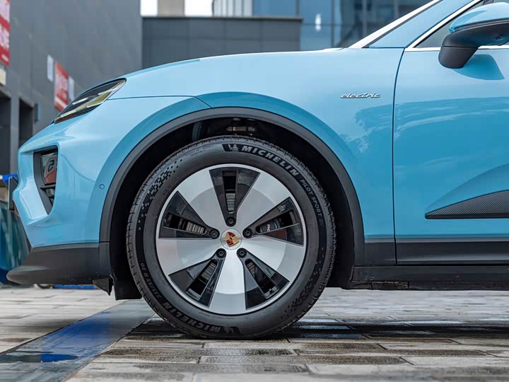 Фото 6 - Porsche Macan EV