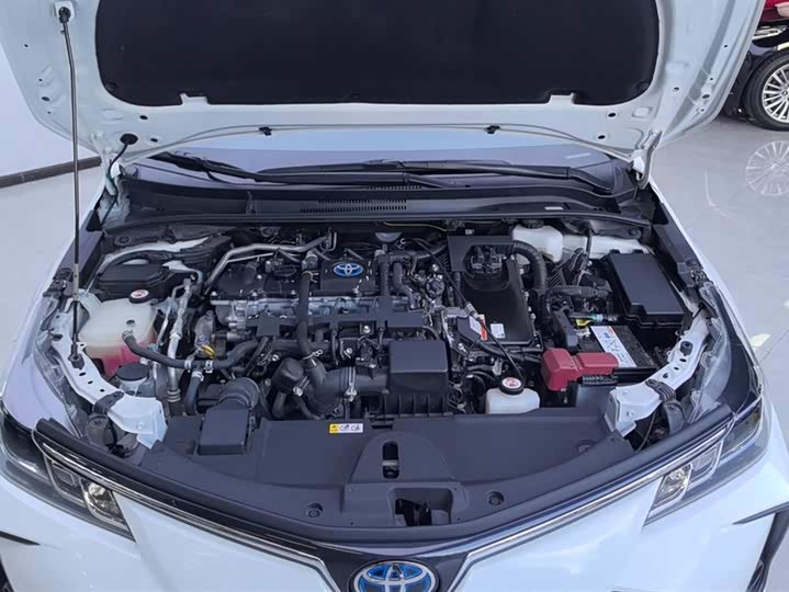 Фото 10 - Toyota Corolla