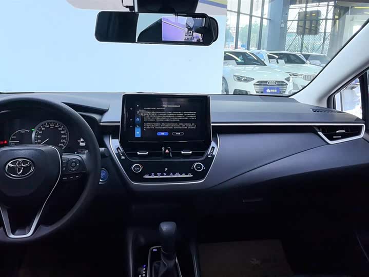 Фото 13 - Toyota Corolla