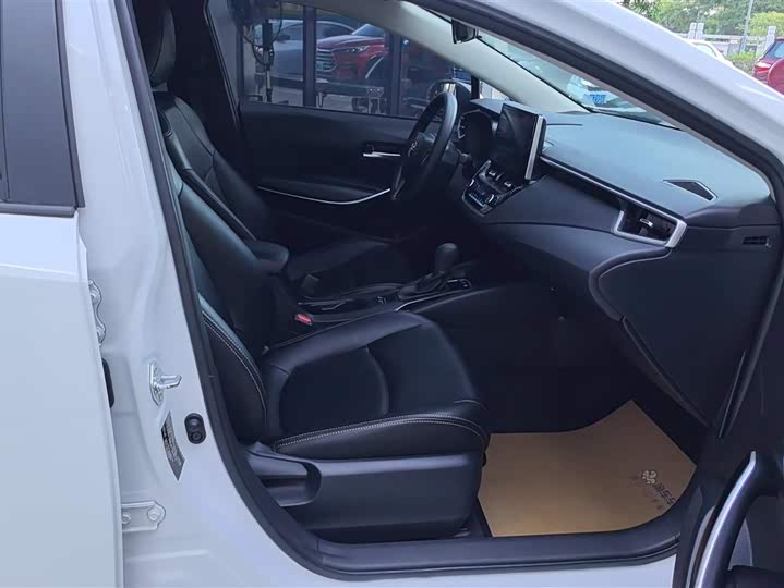 Фото 8 - Toyota Corolla