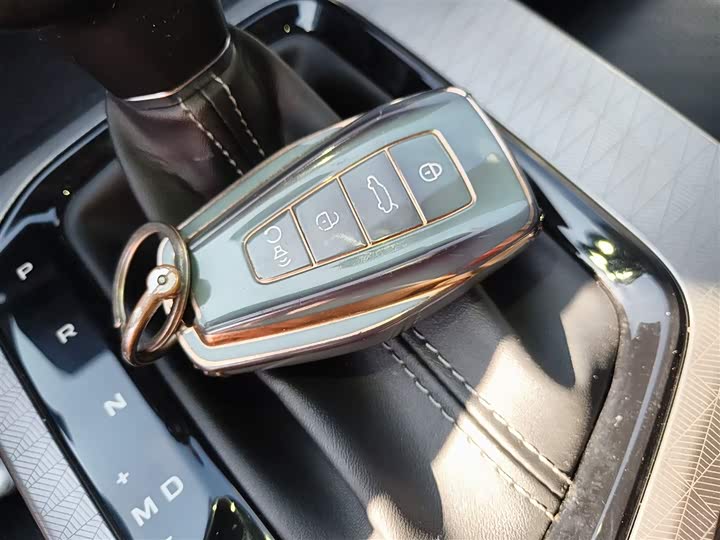 Фото 9 - Geely Emgrand