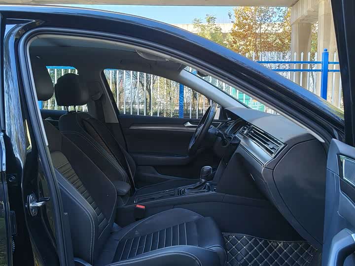 Фото 10 - Volkswagen Magotan