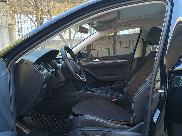 Фото 12 - Volkswagen Magotan