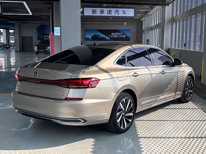 Фото 11 - Volkswagen Passat