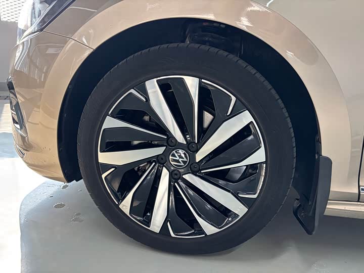 Фото 4 - Volkswagen Passat