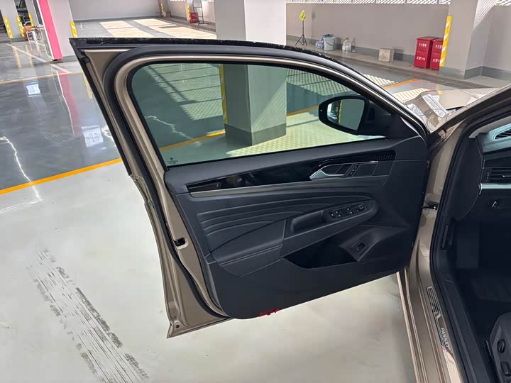 Фото 6 - Volkswagen Passat