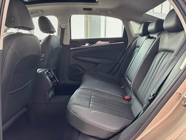 Фото 8 - Volkswagen Passat