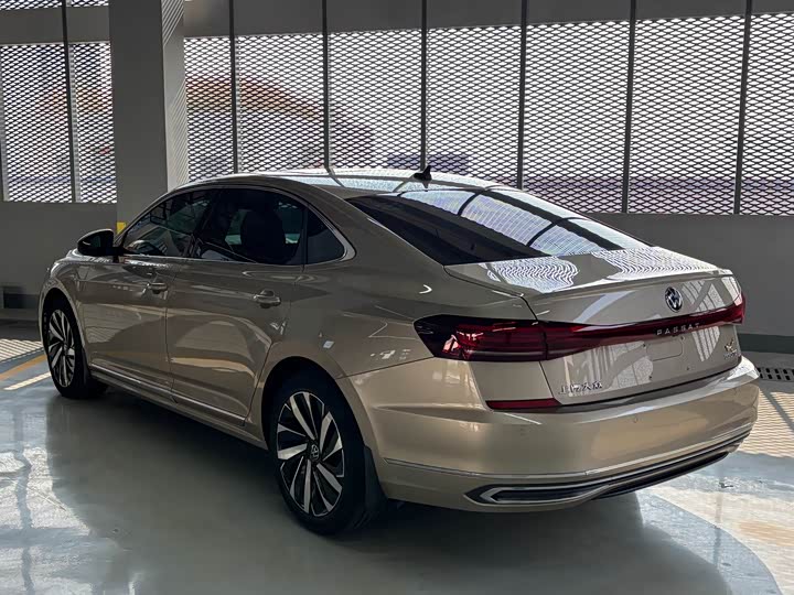 Фото 9 - Volkswagen Passat