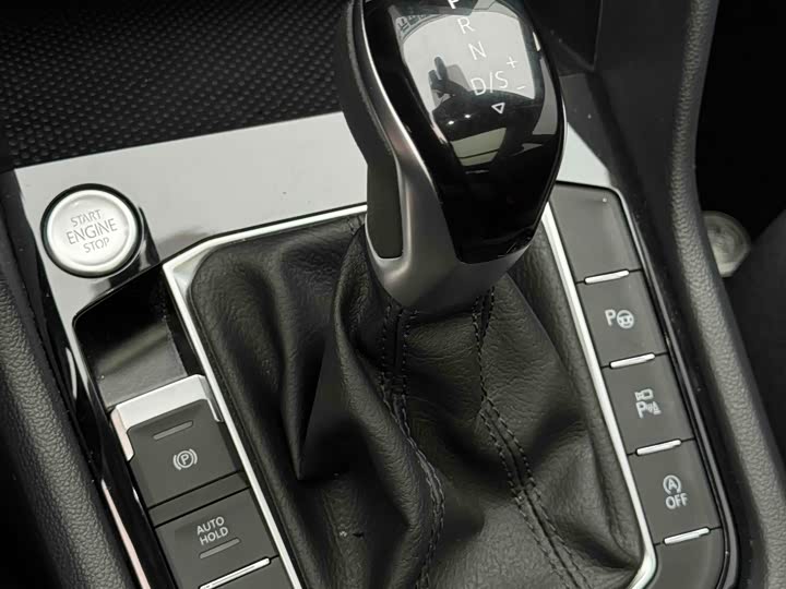 Фото 10 - Volkswagen Tiguan L Pro