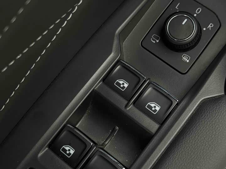 Фото 12 - Volkswagen Tiguan L Pro