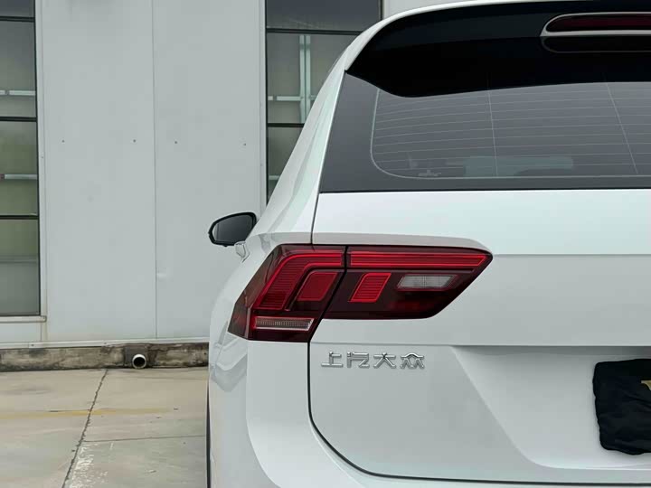 Фото 20 - Volkswagen Tiguan L Pro