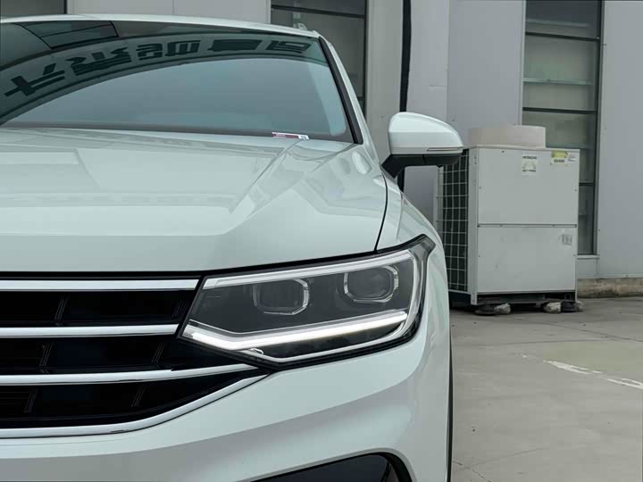 Фото 3 - Volkswagen Tiguan L Pro