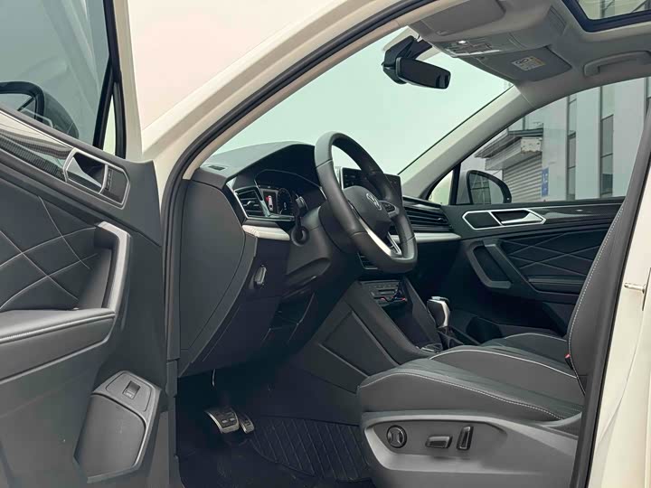 Фото 4 - Volkswagen Tiguan L Pro