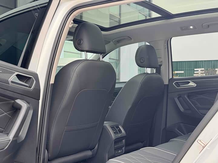 Фото 6 - Volkswagen Tiguan L Pro