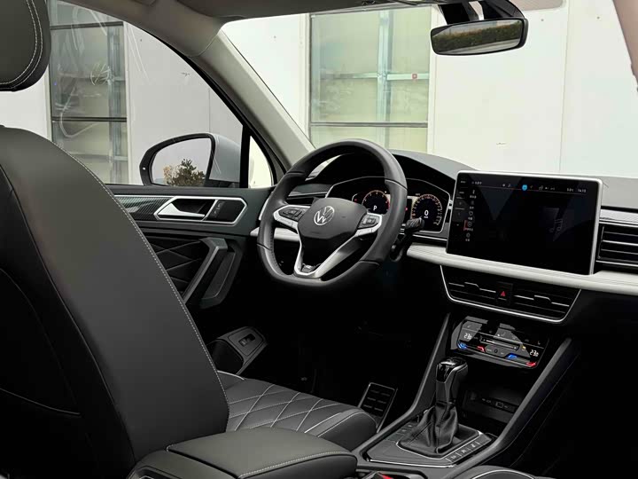 Фото 7 - Volkswagen Tiguan L Pro