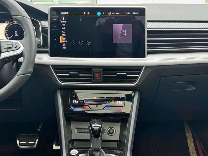 Фото 9 - Volkswagen Tiguan L Pro