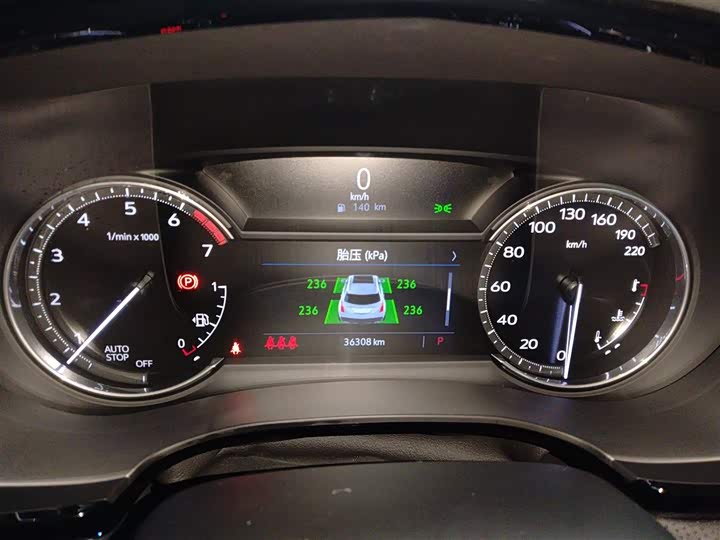 Фото 12 - Cadillac XT5