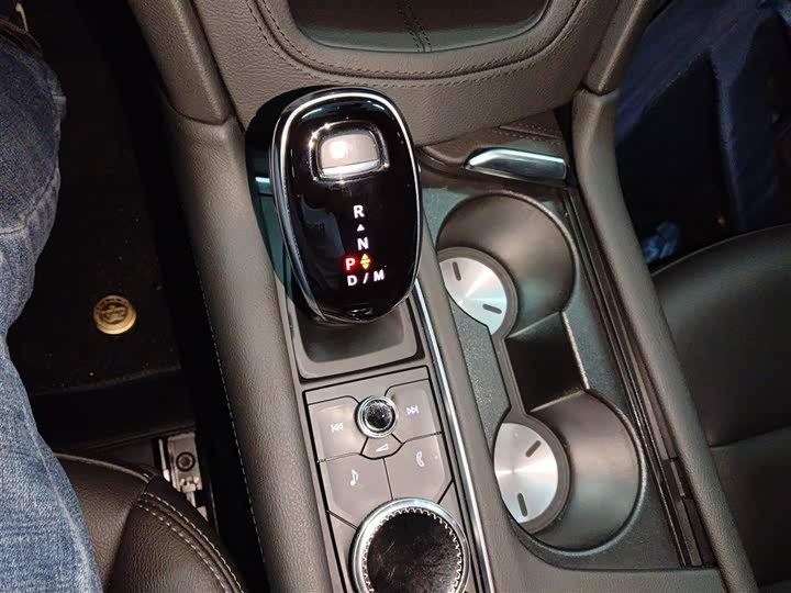 Фото 14 - Cadillac XT5