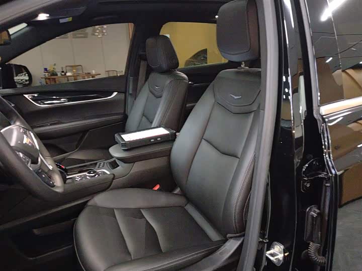 Фото 15 - Cadillac XT5