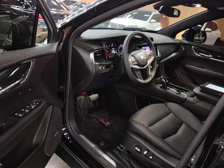 Фото 16 - Cadillac XT5