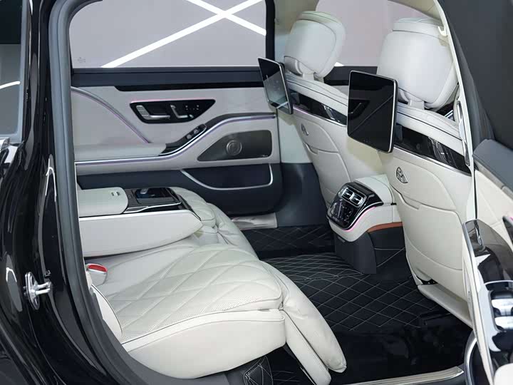 Фото 18 - Mercedes-Benz Maybach S-Class