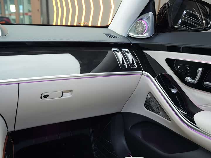 Фото 20 - Mercedes-Benz Maybach S-Class