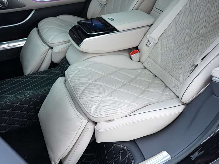 Фото 23 - Mercedes-Benz Maybach S-Class