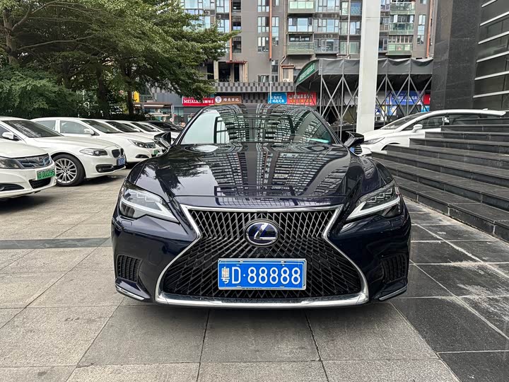 Фото 2 - Lexus LS