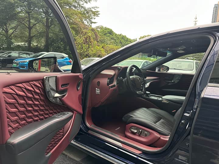 Фото 6 - Lexus LS