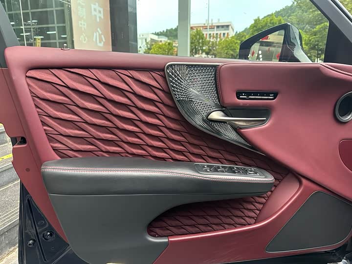 Фото 7 - Lexus LS