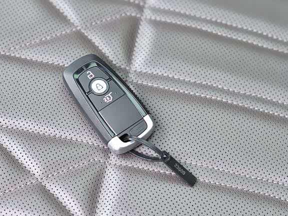 Фото 17 - Ford Edge