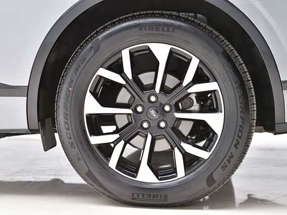 Фото 19 - Ford Edge