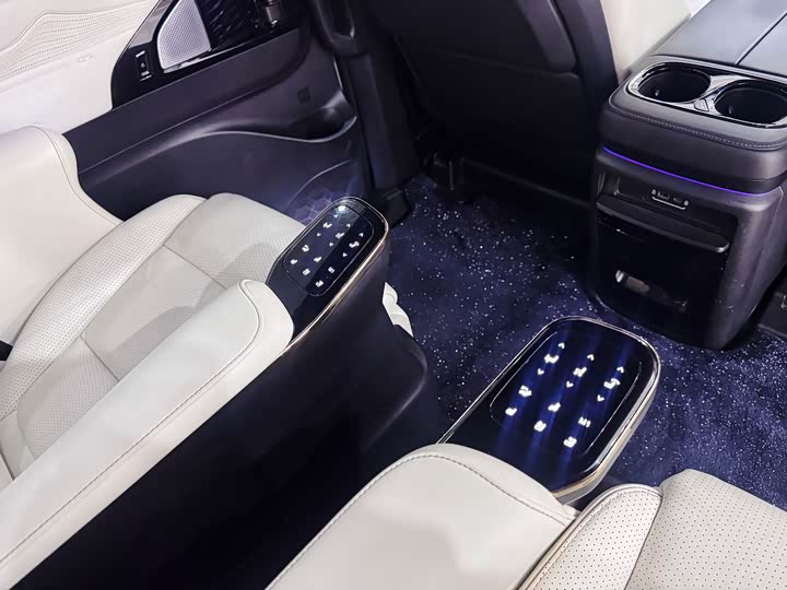 Фото 13 - GAC Trumpchi M8