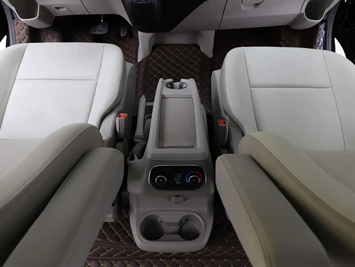 Фото 11 - Ford Tourneo