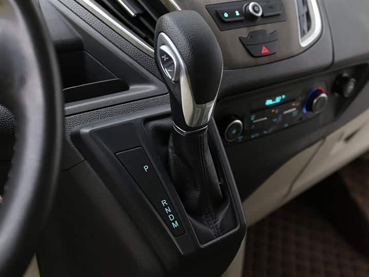 Фото 13 - Ford Tourneo