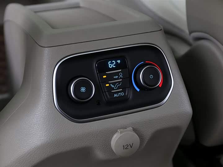 Фото 16 - Ford Tourneo