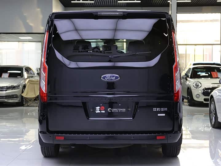 Фото 22 - Ford Tourneo