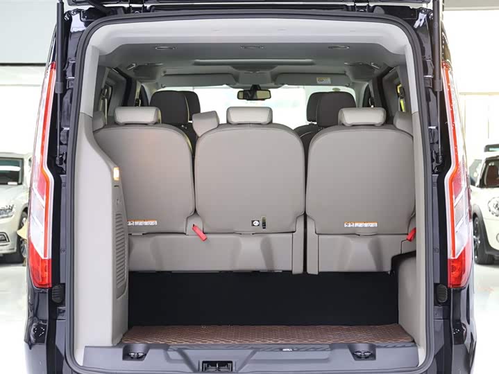 Фото 23 - Ford Tourneo