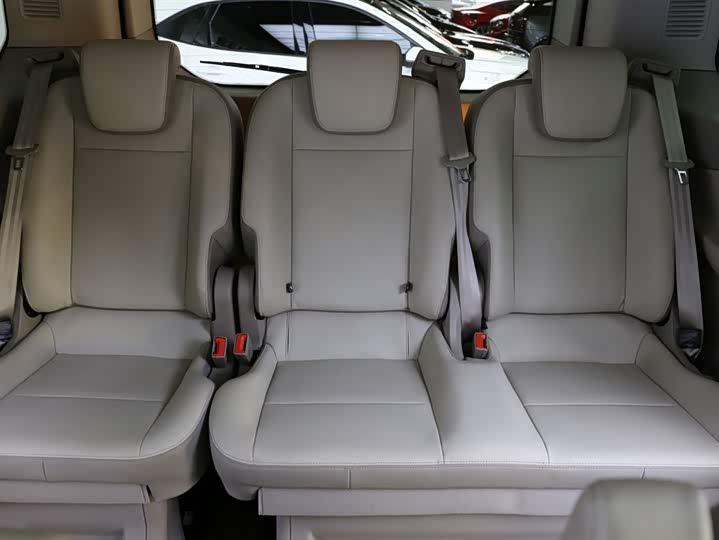 Фото 9 - Ford Tourneo