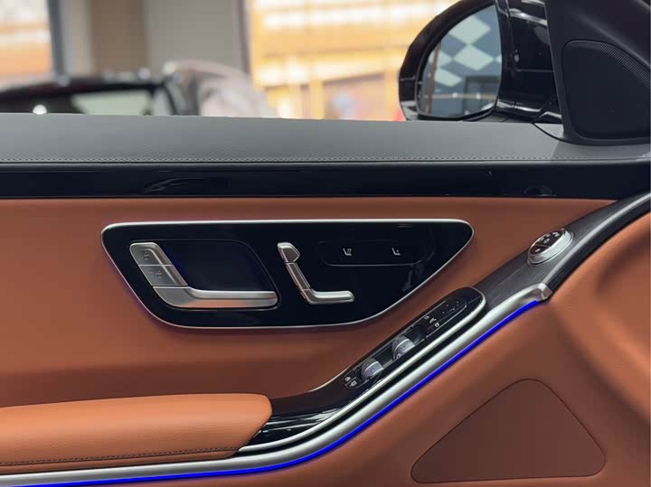 Фото 10 - Mercedes-Benz S-Class