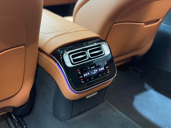 Фото 18 - Mercedes-Benz S-Class