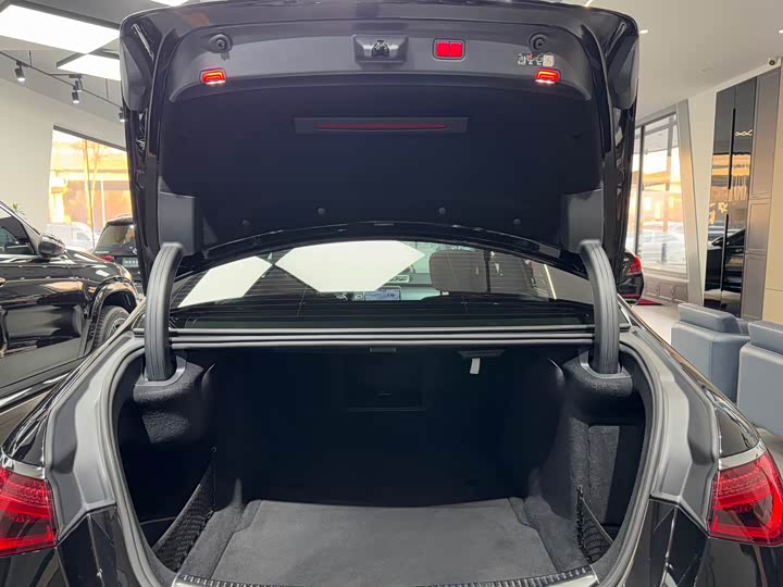 Фото 19 - Mercedes-Benz S-Class