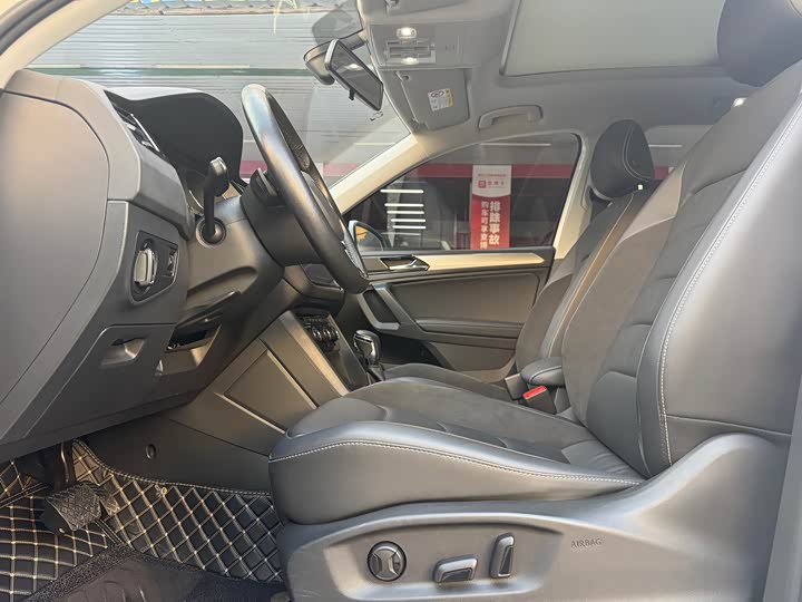 Фото 4 - Volkswagen Tiguan L Pro