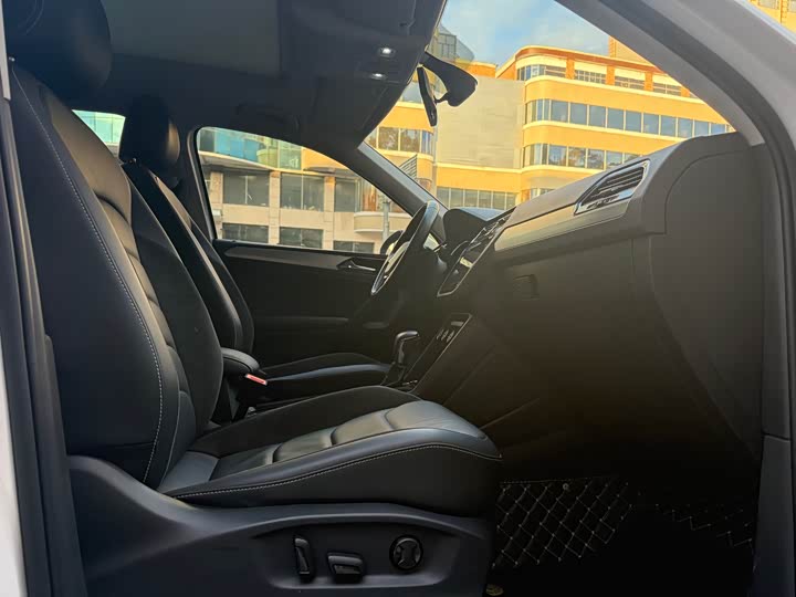 Фото 5 - Volkswagen Tiguan L Pro