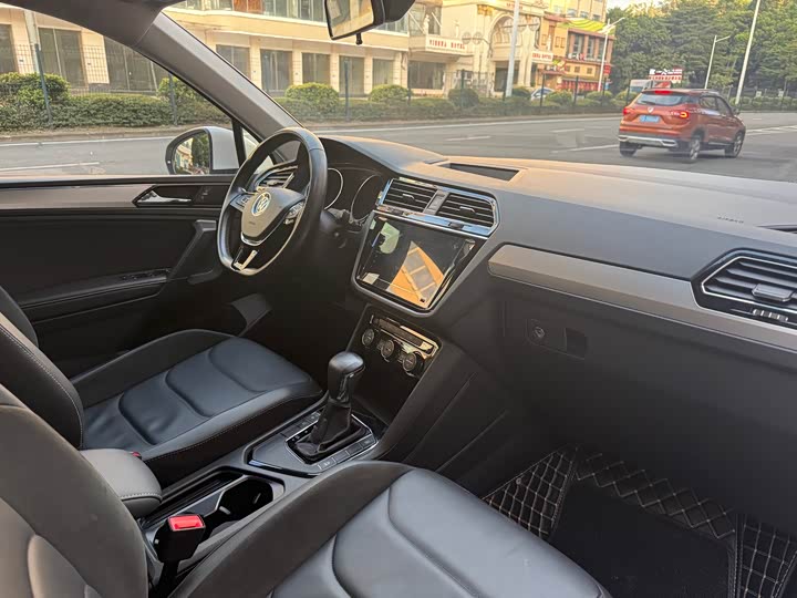 Фото 6 - Volkswagen Tiguan L Pro