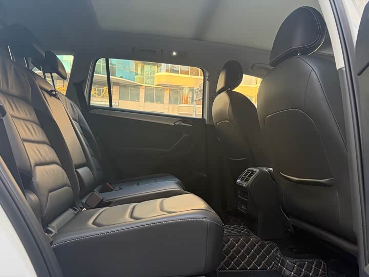 Фото 7 - Volkswagen Tiguan L Pro