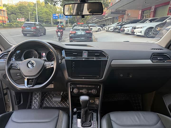 Фото 9 - Volkswagen Tiguan L Pro