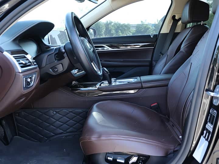 Фото 10 - BMW 7 Series