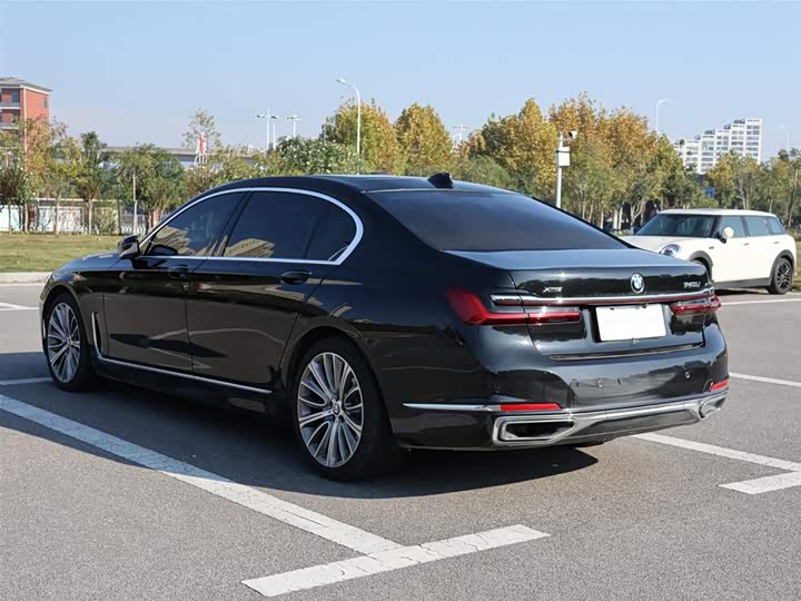 Фото 13 - BMW 7 Series